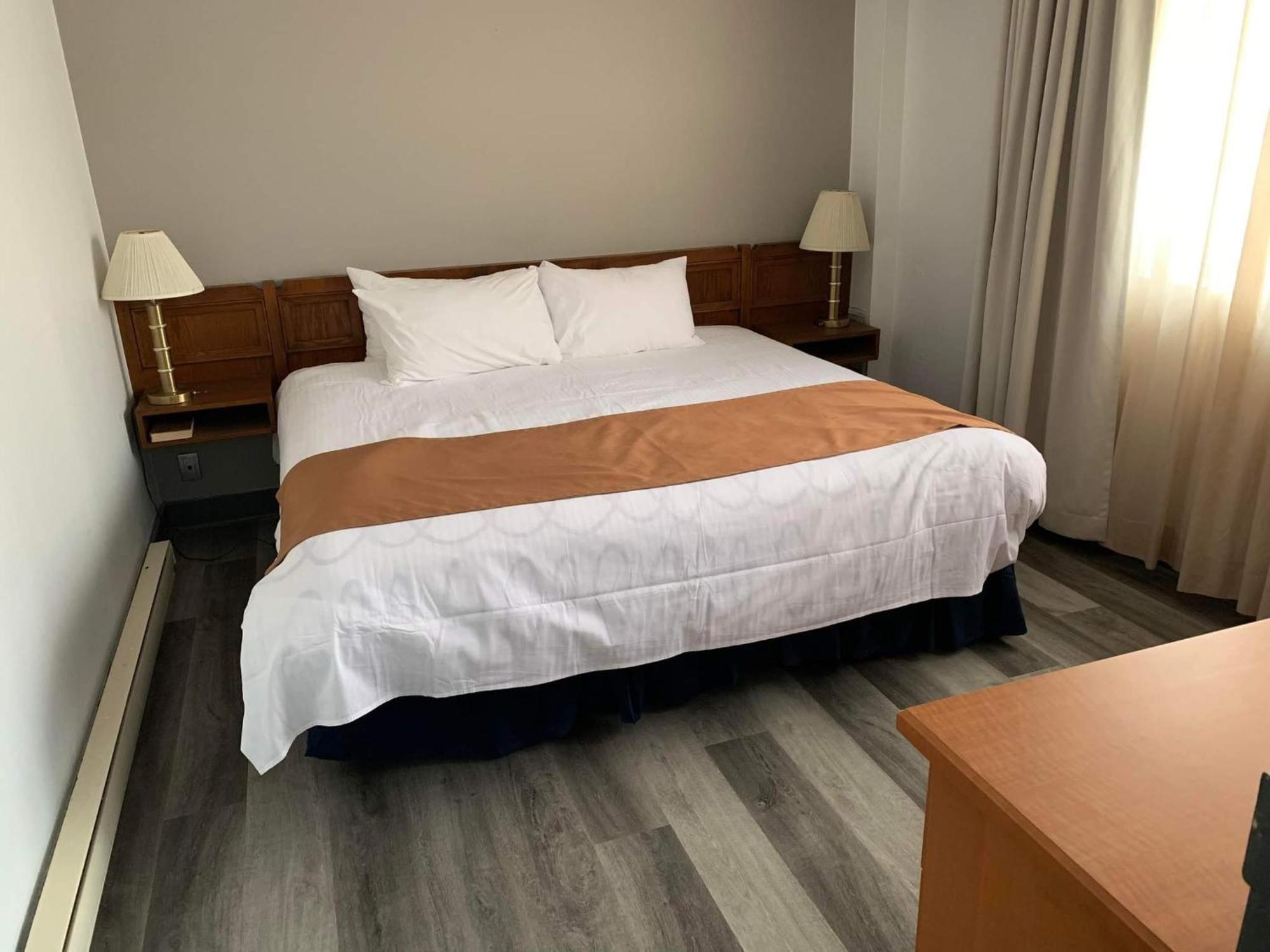 Hotel Lagoon Pier One Lagoon City